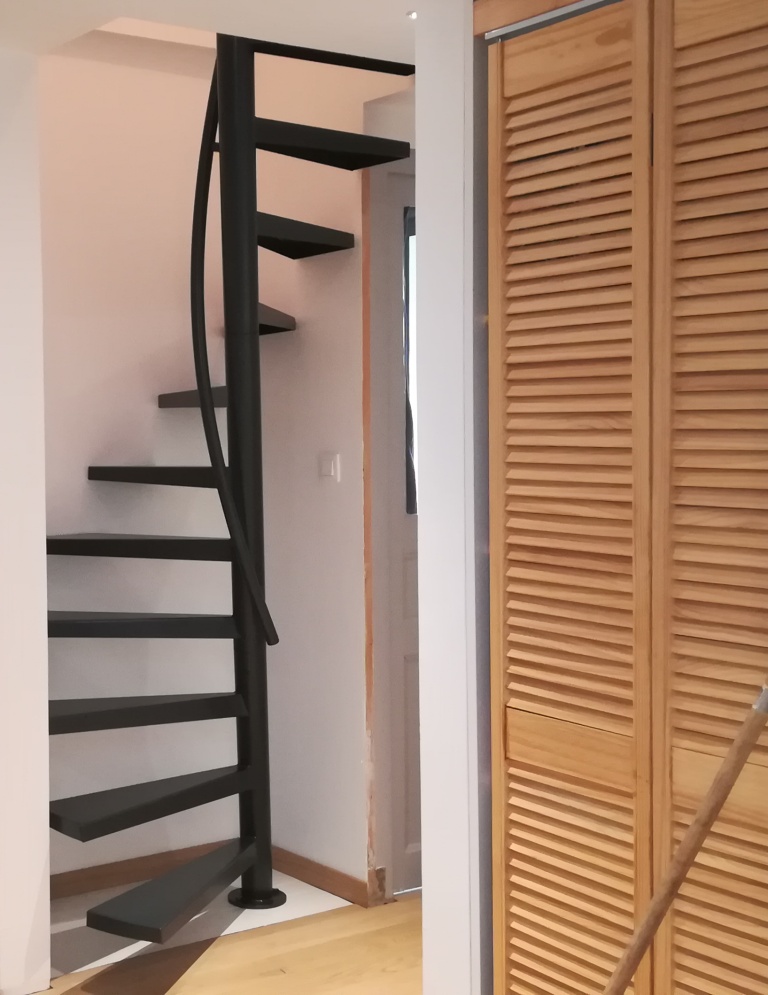 escalier hélicoïdal avec fût incliné